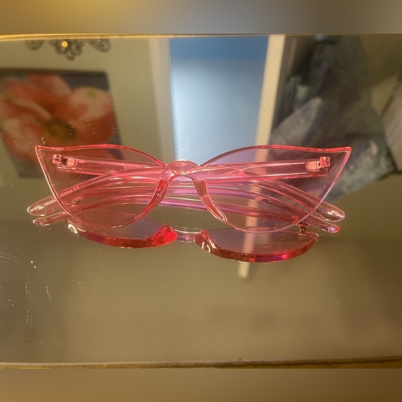 Rad + Redefined Mono Color Cat Sunglasses - Picture 3 of 3